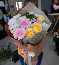 Букет цветов из:  Герберы, Розы и Хризантемы в Безенчуке
